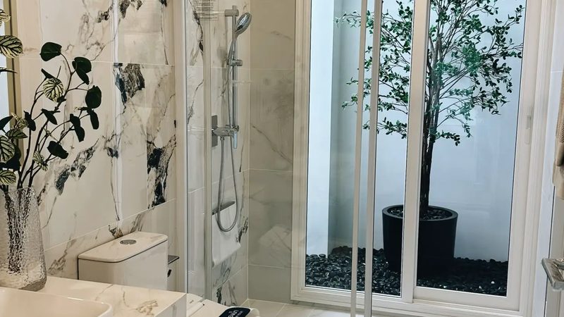 屋顶上的绿色能源：小型风力发电机安装教程